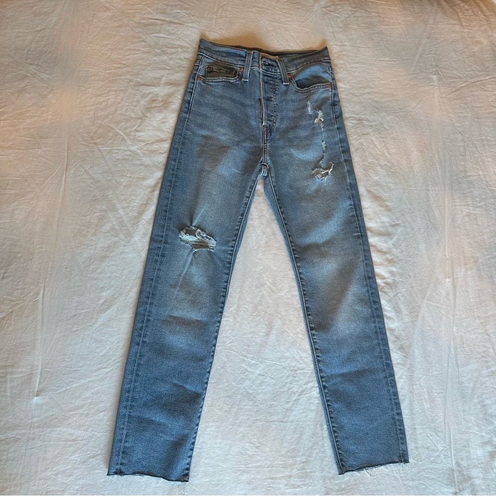 Women’s Levi’s straight leg Jeans